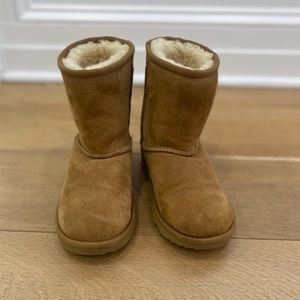 Big Kids UGGs boots chestnut size 3